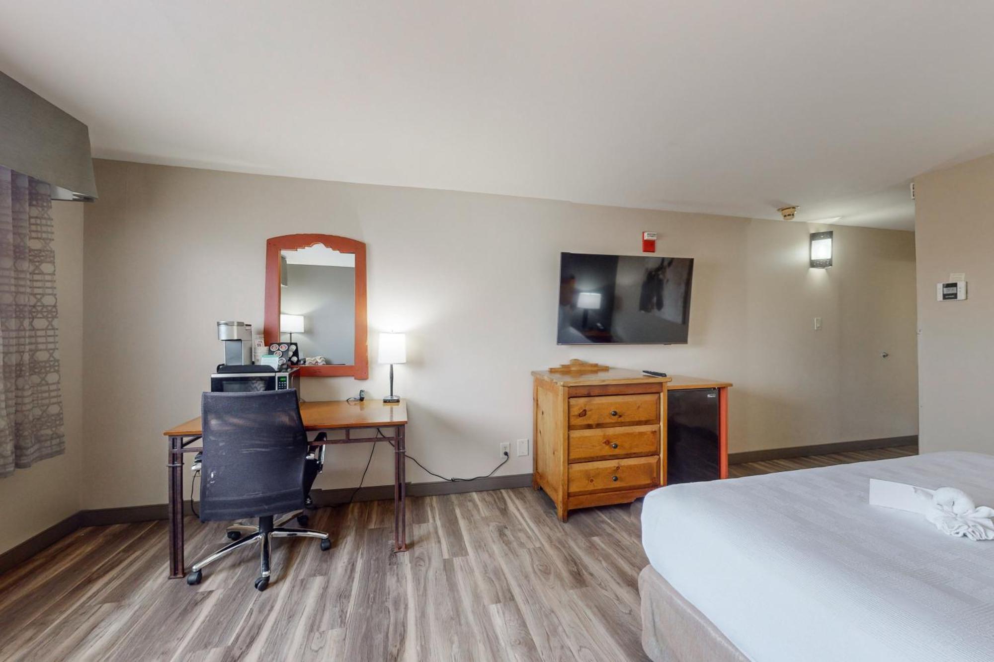 Western Rio Grande 3* Albuquerque